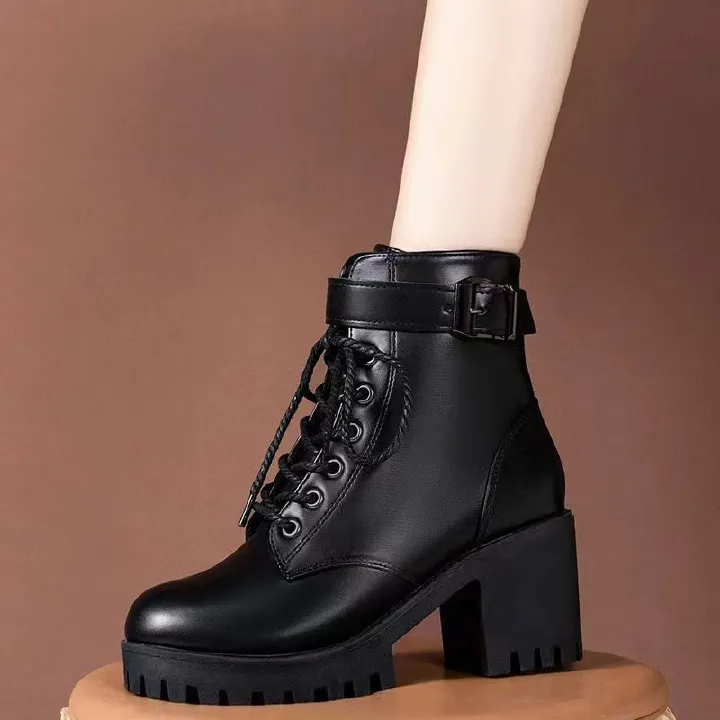 Large-size women's boots, lace-up round-toe buckle-strap thick-soled short-calf women's boots, fashionable black Martin boots, high heels.