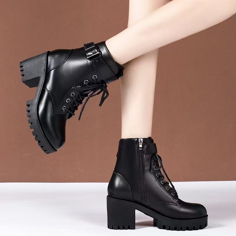 Large-size women's boots, lace-up round-toe buckle-strap thick-soled short-calf women's boots, fashionable black Martin boots, high heels.