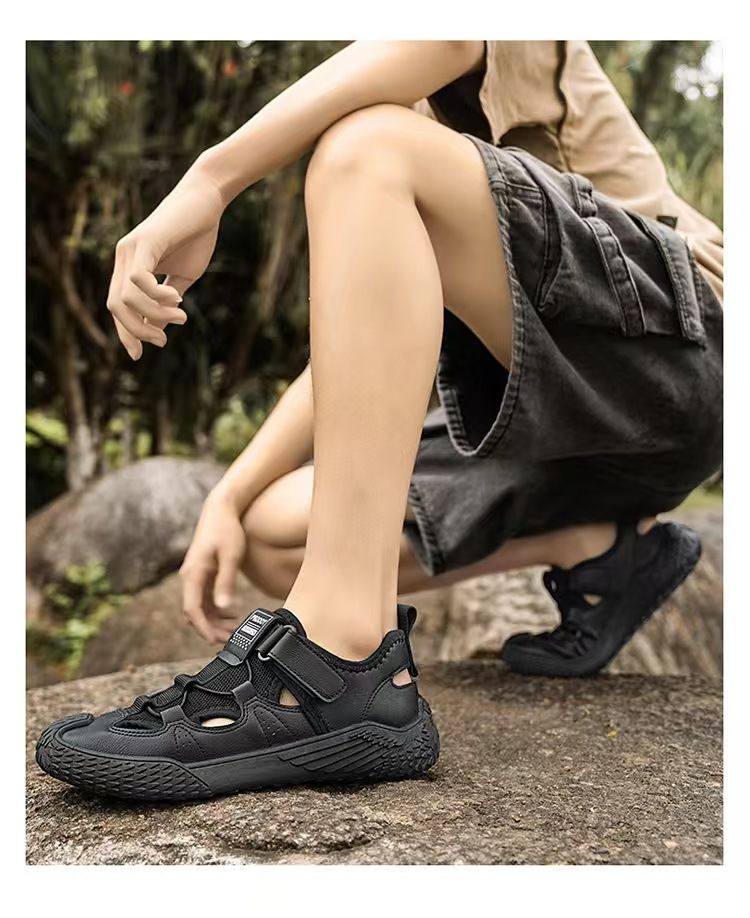 Men's shoes, breathable outdoor beach crocs, trendy and versatile sandals, lightweight sneakers, casual wading shoes.