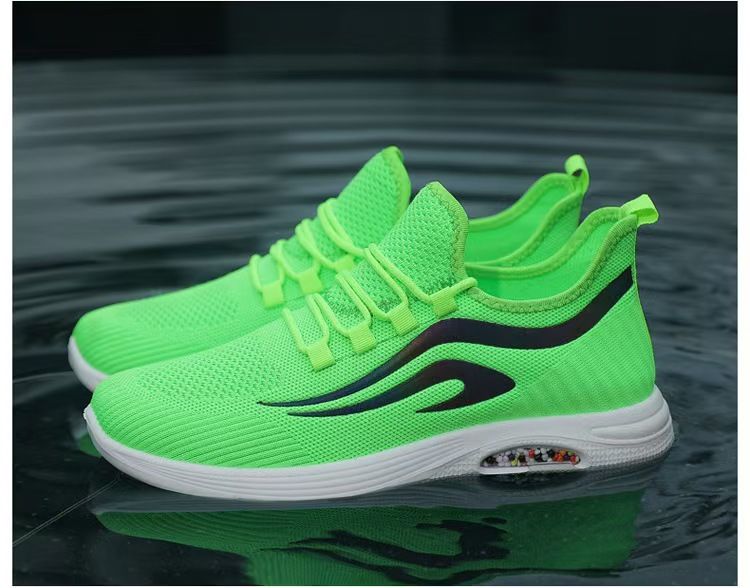 Men's sports shoes, fly-knit sneakers, comfortable and breathable soft-soled casual shoes, youth outdoor breathable running shoes.