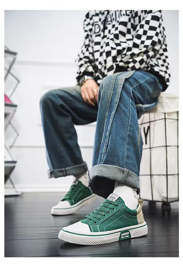 Canvas shoes, breathable and versatile skateboarding shoes, men's soft-soled casual fashionable canvas shoes, large size men's shoes.