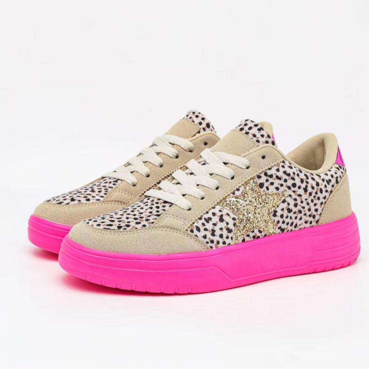 Ladies' sneakers, lightweight sneakers, soft-soled comfortable ladies' thick-soled casual shoes, fashionable star-patterned personalized leopard print sneakers.