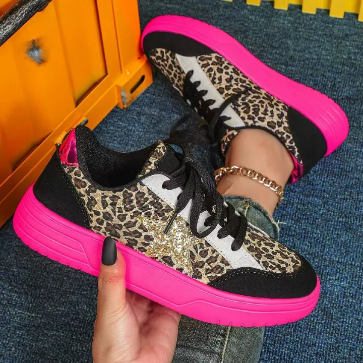 Ladies' sneakers, lightweight sneakers, soft-soled comfortable ladies' thick-soled casual shoes, fashionable star-patterned personalized leopard print sneakers.