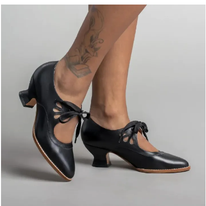 European And American New Hollow High-Heeled Lace-Up Large Size Women'S Casual Shoes Black Ulaya na Marekani mpya mashimo high-heeled lace-up kubwa ukubwa wanawake viatu kawaida nyeusi