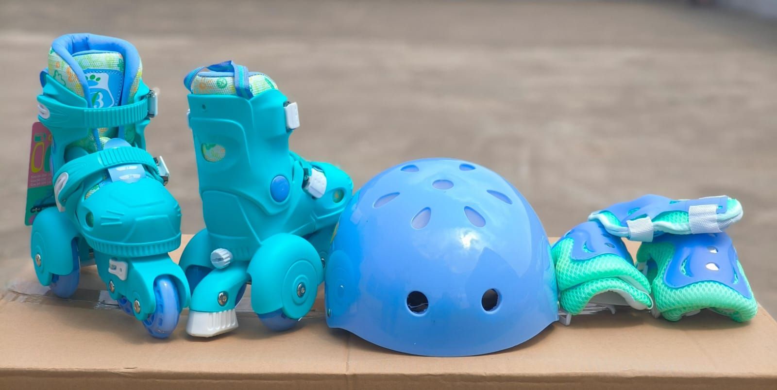 ✅️OFFER!! OFFER!! ✅️Full Set Kit Roller Speed Skating Shoes.Adjustable roller skates shoes Protective lining in the skate shoes. Comfortable