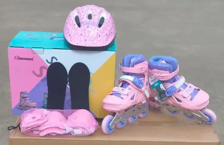 ✅️OFFER!! OFFER!! ✅️Full Set Kit Roller Speed Skating Shoes.Adjustable roller skates shoes Protective lining in the skate shoes. Comfortable