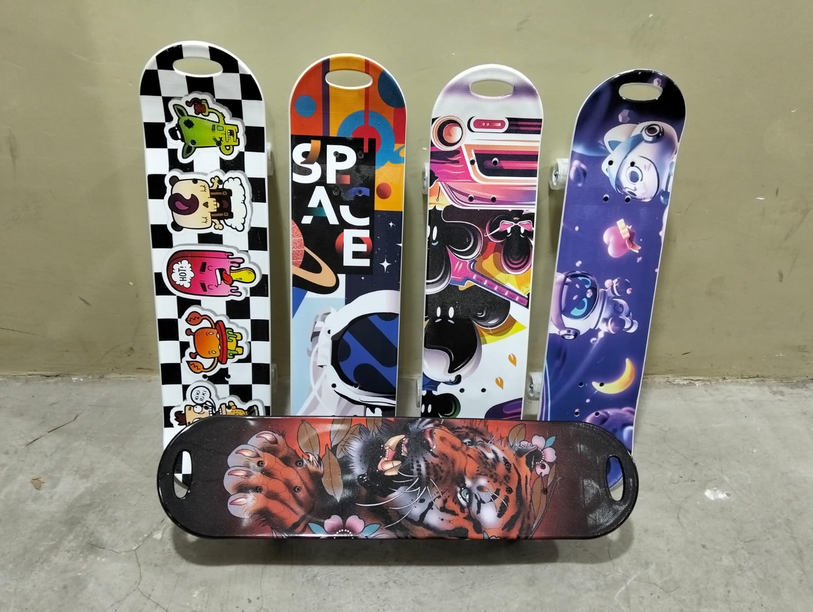 High Quality Stylish and Luxurious skateboard