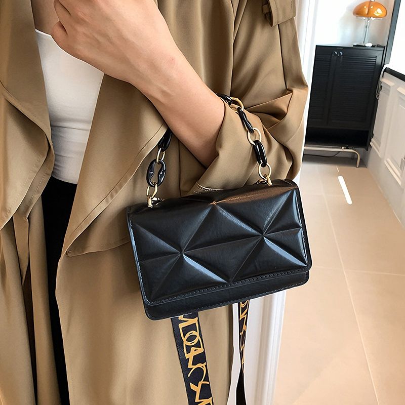 New Arrival Ladies Small Cross-body Bag Plastic Chain Decoration Bags Mini Cross-body Bag Phone Bag Sling Bag