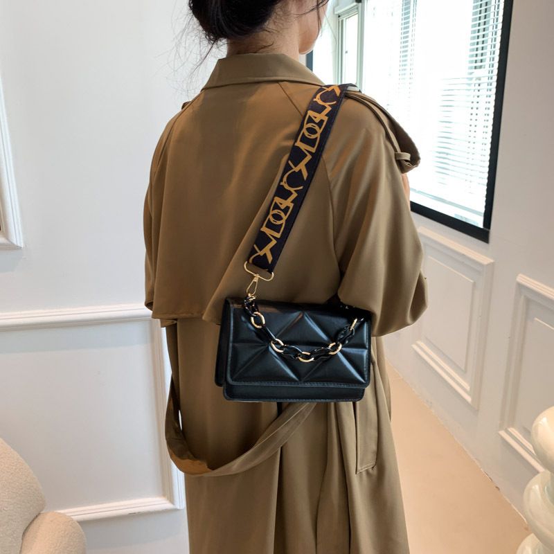 New Arrival Ladies Small Cross-body Bag Plastic Chain Decoration Bags Mini Cross-body Bag Phone Bag Sling Bag