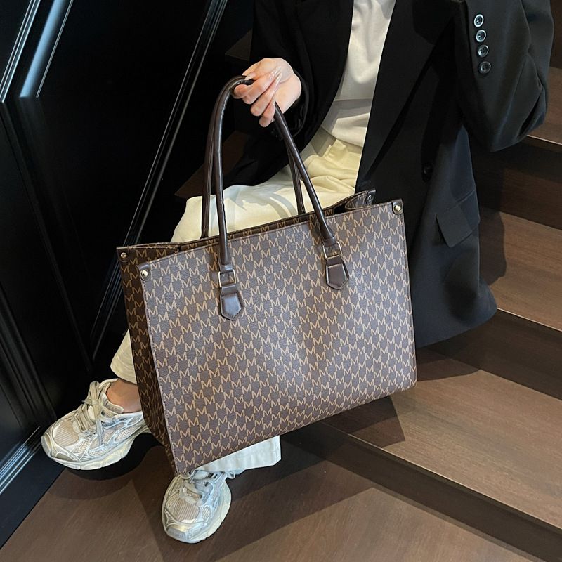 New Arrival Ladies Large Capacity Handbags Women Commuting Bag Tote Bags Letter Pattern bags