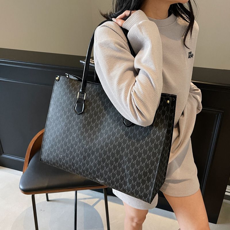 New Arrival Ladies Large Capacity Handbags Women Commuting Bag Tote Bags Letter Pattern bags