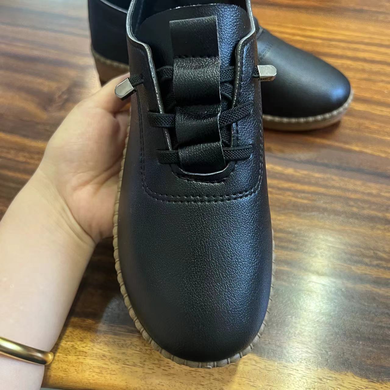 Women's single shoes Ladies flat yoga gym shoes mom shoes students fashion non slip shoes girls bean shoes Loafers casual PU leather shoes