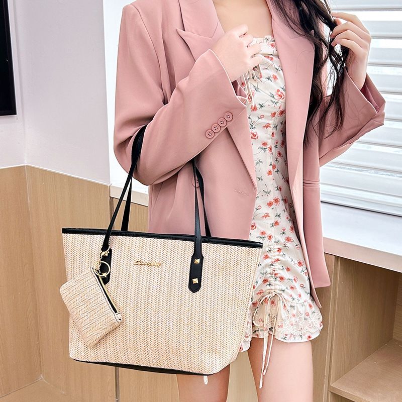Women's Woven Tote Bag with Small Pouch Large Capacity Shoulder bags Stylish Straw Ladies Bag Look Handbag with Smooth Zipper and Shoulder Straps