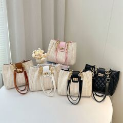 Fashionable Woven Color-Block Bag – Classic Tote Bag Large Capacity Shoulder bags Stylish Ladies Bag Chic and Stylish Women's Handbag