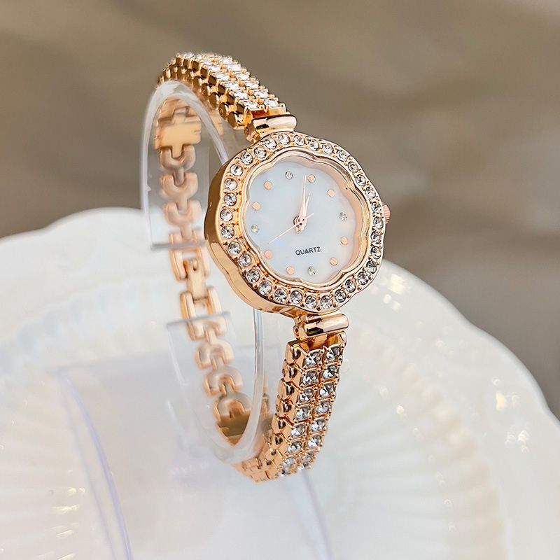 6PCS Women Watch Luxury Elegant Alloy Watch Crystal Wristwatch For Ladies Gift Quartz Watch Alloy Rhinestone Ring Necklace Earrings Bracelet Set