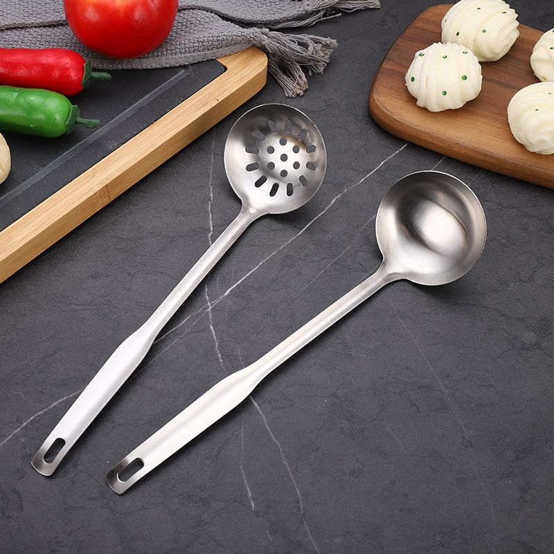 2PCS / Set  Kitchen utensils  1PC Stainless Steel  Soup Spoon an d 1PC  Stainless Steel  colander  Food Strainer