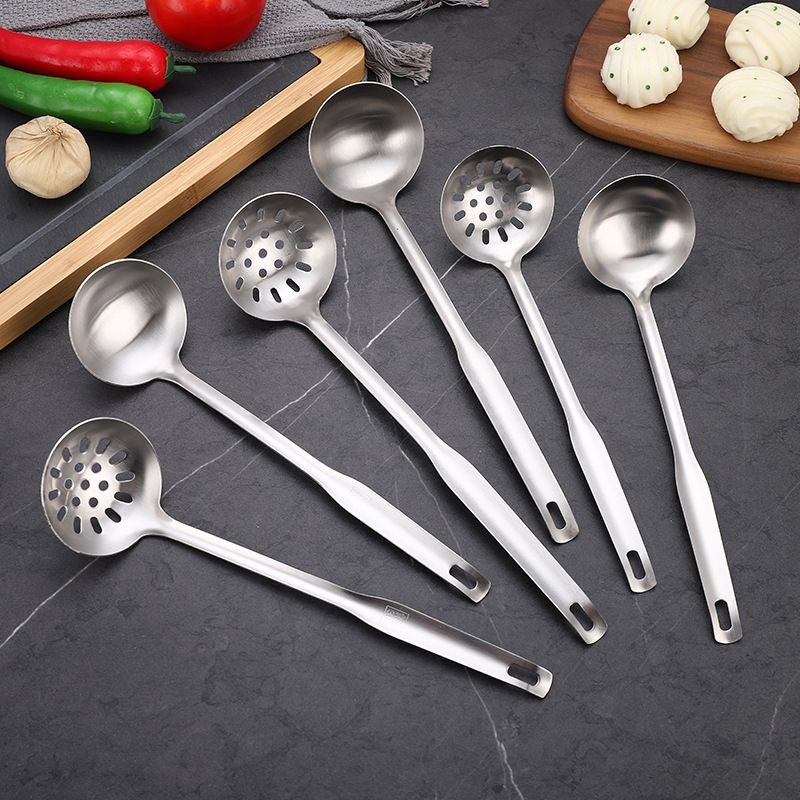 2PCS / Set  Kitchen utensils  1PC Stainless Steel  Soup Spoon an d 1PC  Stainless Steel  colander  Food Strainer