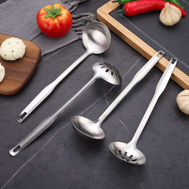 2PCS / Set  Kitchen utensils  1PC Stainless Steel  Soup Spoon an d 1PC  Stainless Steel  colander  Food Strainer