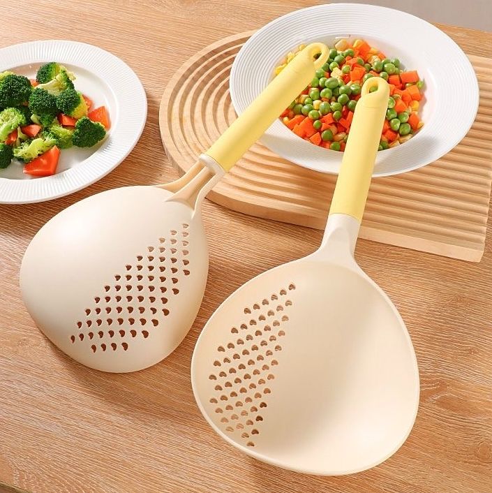 2-in-1 Kitchen Colander Filter Spoon - Long Handle Plastic Utensil, Large Surface & Easy to Clean, Ideal for Hot Pot, Noodle Soup & More