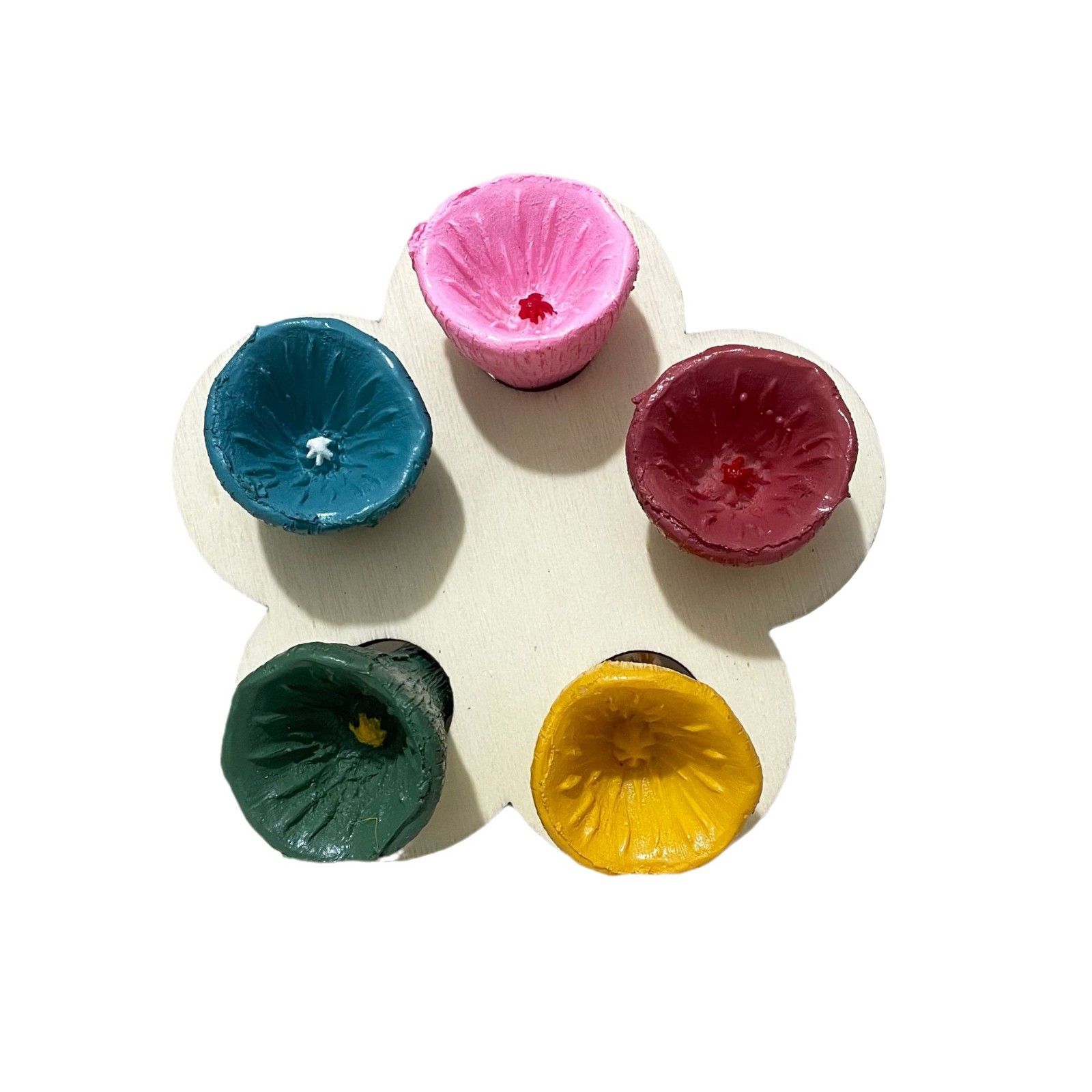 Resin Flower Bee and Insect Water Feeding Cup for Wooden Board Gardens Bee lnsect Drinking Cup