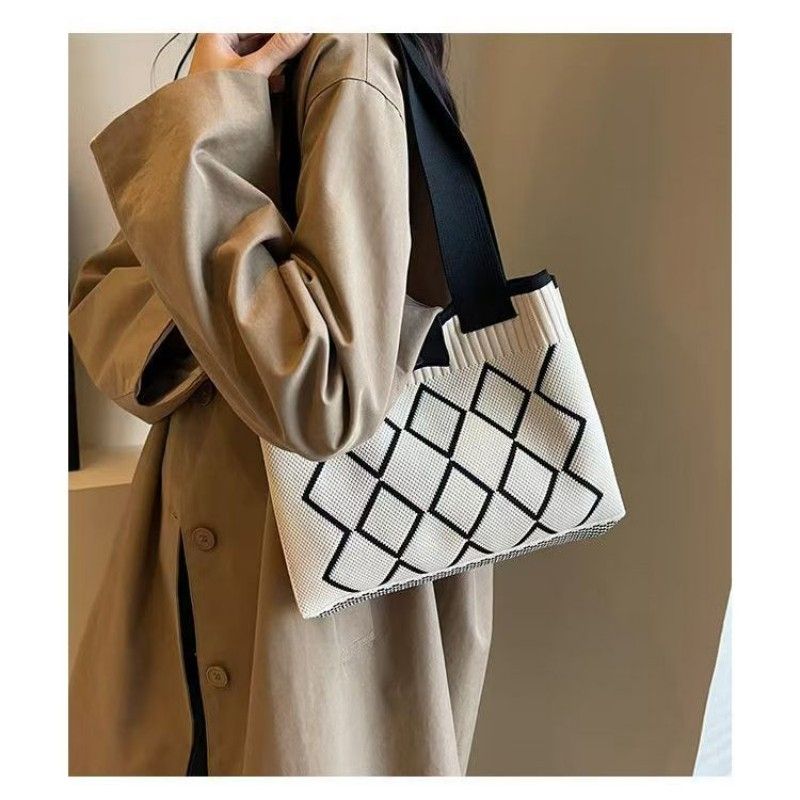 Fashion Tote Bags Diamond-pattern Knitted Shoulder Bag Versatile Concealed Buckle Design Handheld And Tote Style Large Capacity Single Shoulder Bag HandBags