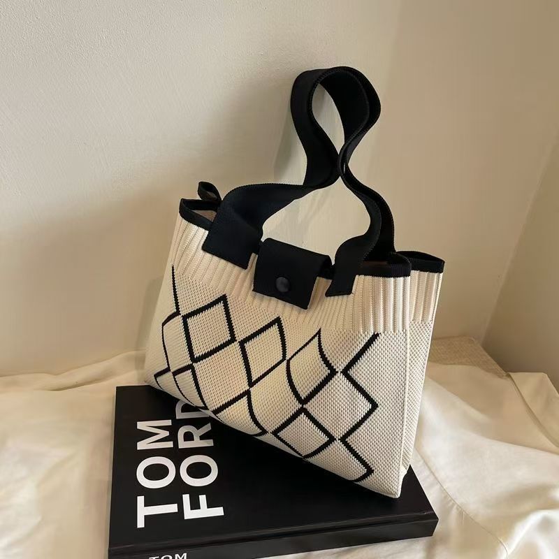 Fashion Tote Bags Diamond-pattern Knitted Shoulder Bag Versatile Concealed Buckle Design Handheld And Tote Style Large Capacity Single Shoulder Bag HandBags