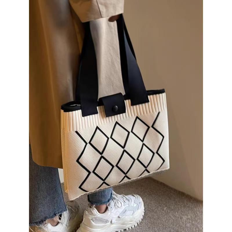 Fashion Tote Bags Diamond-pattern Knitted Shoulder Bag Versatile Concealed Buckle Design Handheld And Tote Style Large Capacity Single Shoulder Bag HandBags