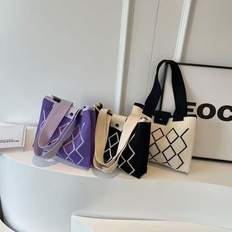 Fashion Tote Bags Diamond-pattern Knitted Shoulder Bag Versatile Concealed Buckle Design Handheld And Tote Style Large Capacity Single Shoulder Bag HandBags