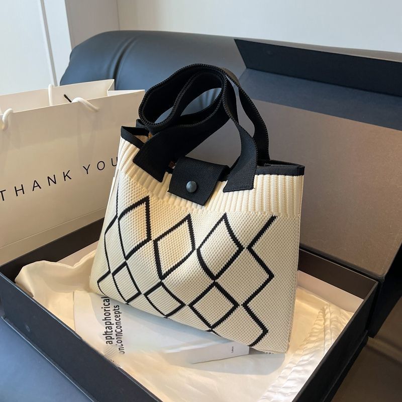 Fashion Tote Bags Diamond-pattern Knitted Shoulder Bag Versatile Concealed Buckle Design Handheld And Tote Style Large Capacity Single Shoulder Bag HandBags
