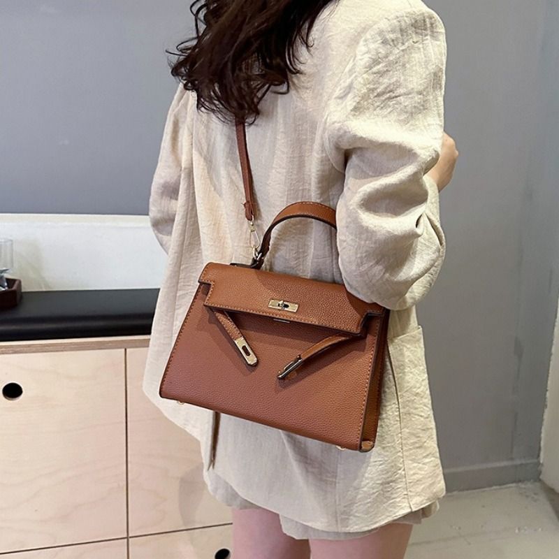 Mateamoda Elegant Handbag for Women with Classic Silhouette Crossbody Bag