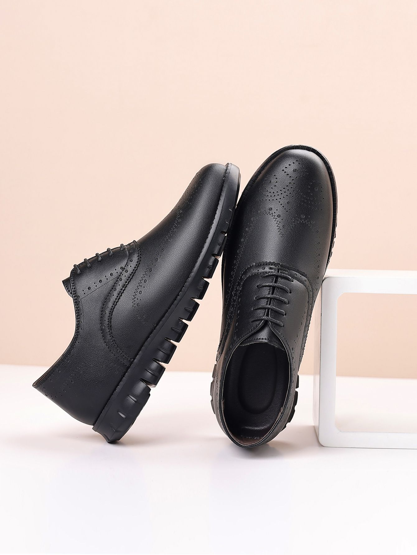Shoes Men Leather Shoe Man Men's Hollowed-Out Base Sports Leather Shoes with EVA Sole Lightweight Engraved Oxford Shoes for Spring Summer Men's Shoes Oxfords