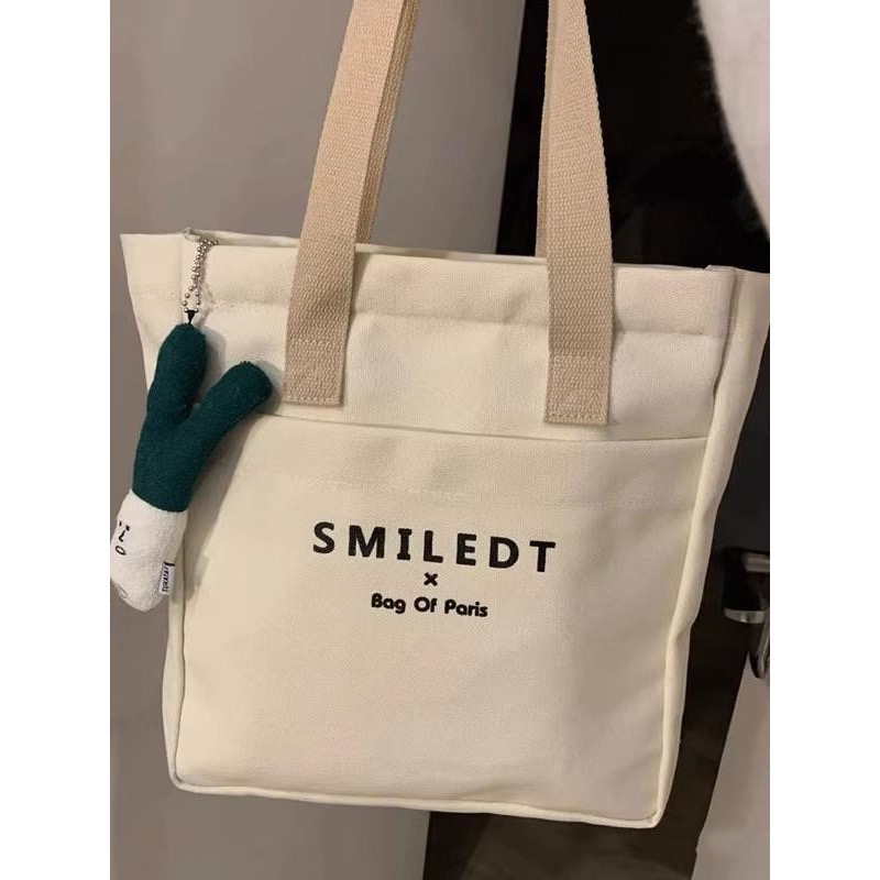 Casual Shoulder Bag Large Tote Canvas Fabric with A Large Capacity To Match Any Dress Code for Women and Students.