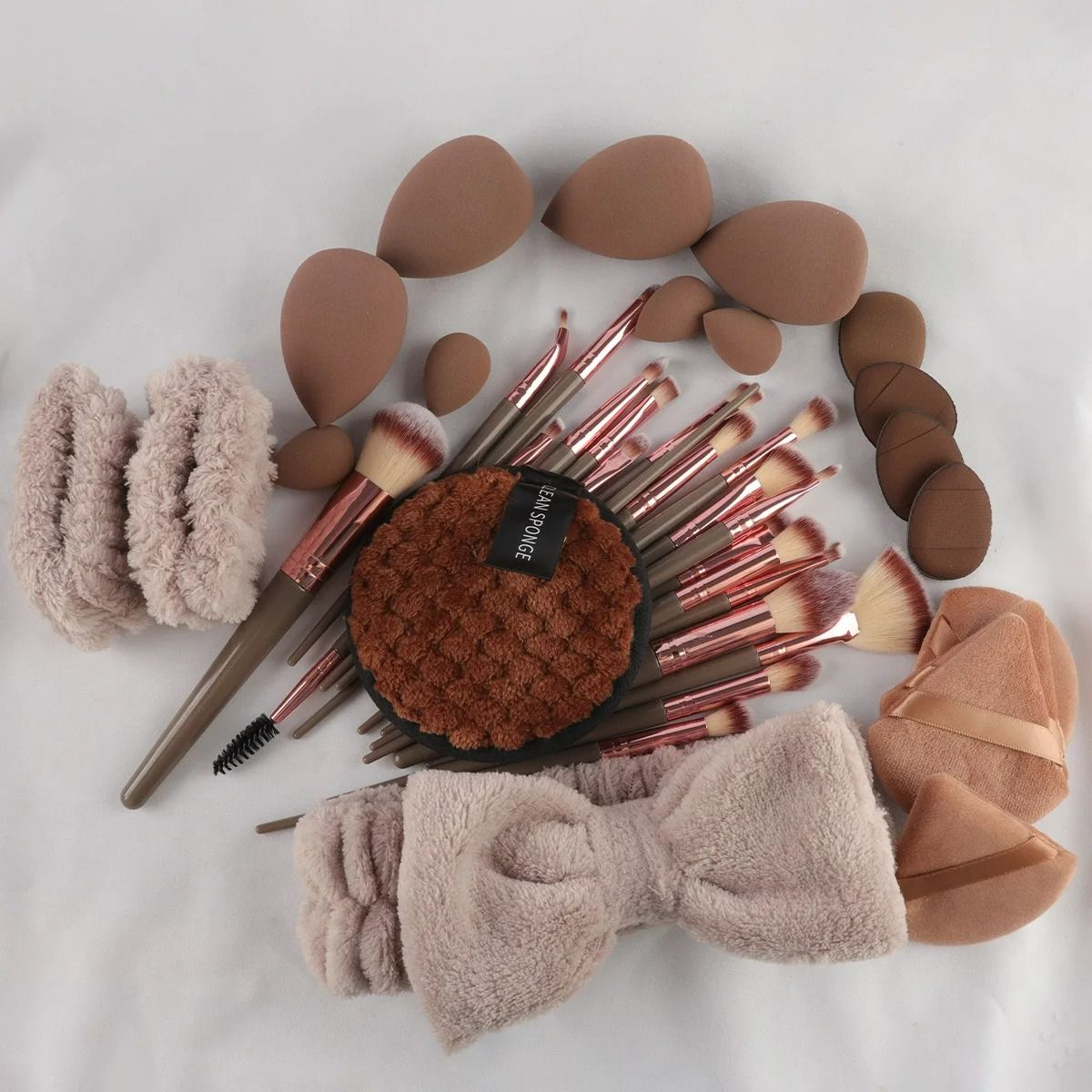 40Pcs Makeup Kit Makeup Brush Set Eye Shadow Mixing Brush Beauty sponge makeup brush Female Cosmetics Beauty Tools