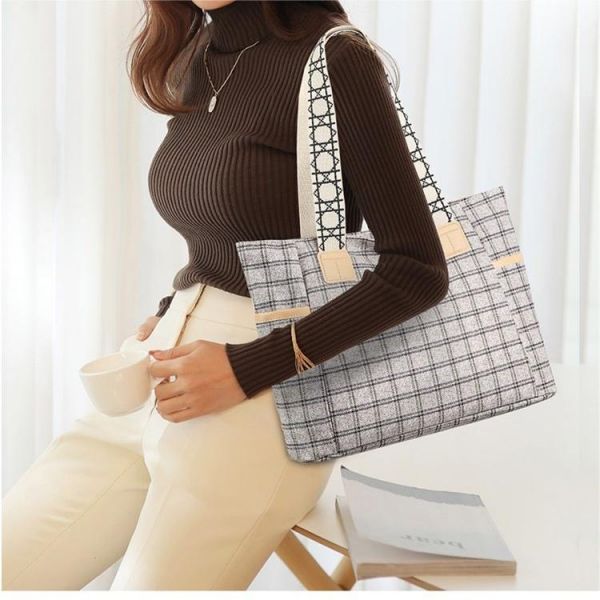 Shoulder Bags Ladies fine work lattice simple fashion elegant temperament shopping shopping travel work shoulder bag