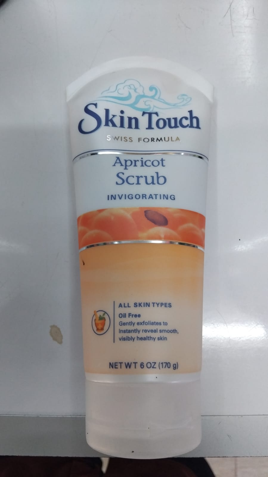 Skin Touch 
Swiss Formula
Apricot Scrub Invirogating 
For all skin types