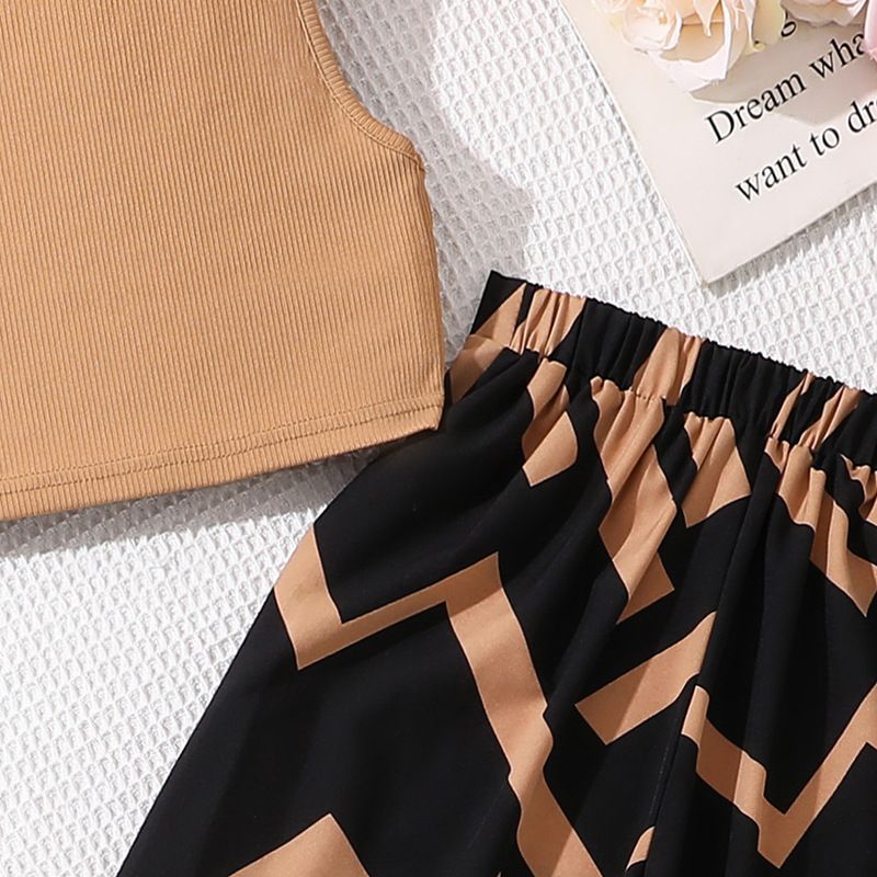 Girls' Summer Outfit Set Sleeveless Crop Top & Printed Wide-Leg Pants Geometric Design Clothing Set for Age 8-12 Girls Sleeveless Crop Vest Loose Print Trousers Two-Piece Set Trendy Breathable Clothes