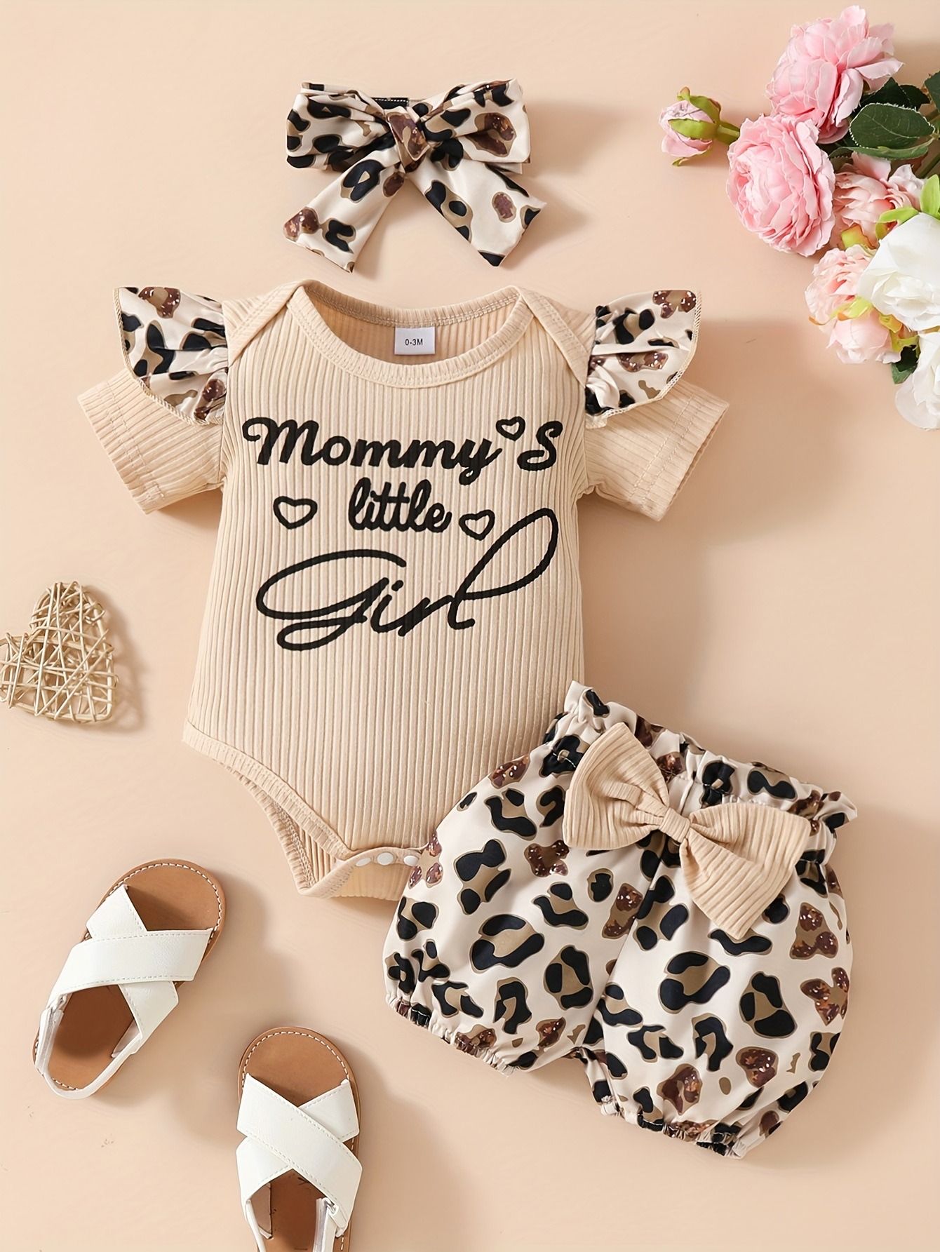 New Baby Girl Outfit Set 0–18 Months Letter Print Ribbed Short Sleeve Romper with Lantern Shorts and Bow Headband 3-Piece Infant Clothing Set Cute English Alphabet Baby Clothes