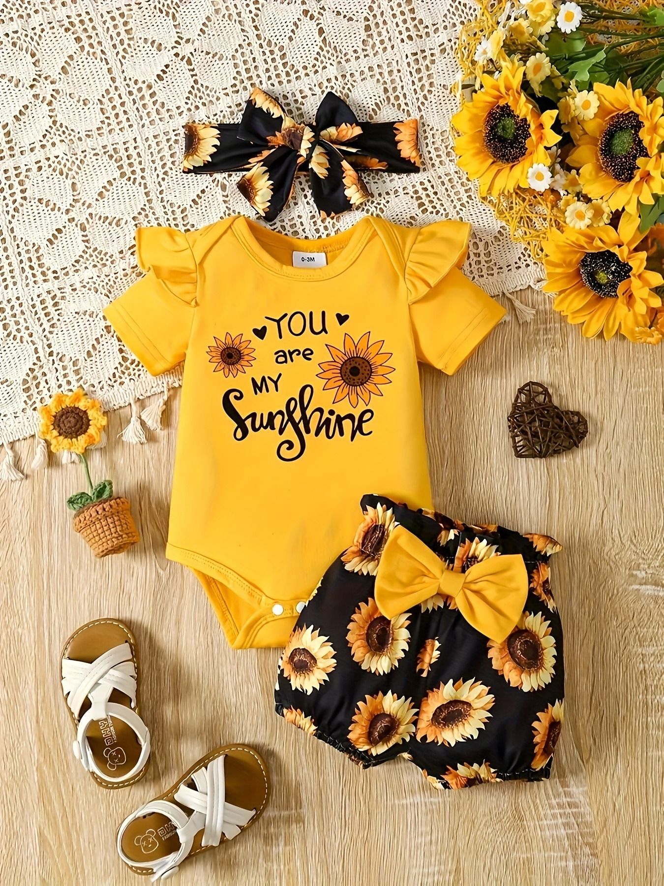 New Baby Girl Outfit Set 0–18 Months Letter Print Ribbed Short Sleeve Romper with Lantern Shorts and Bow Headband 3-Piece Infant Clothing Set Cute English Alphabet Baby Clothes