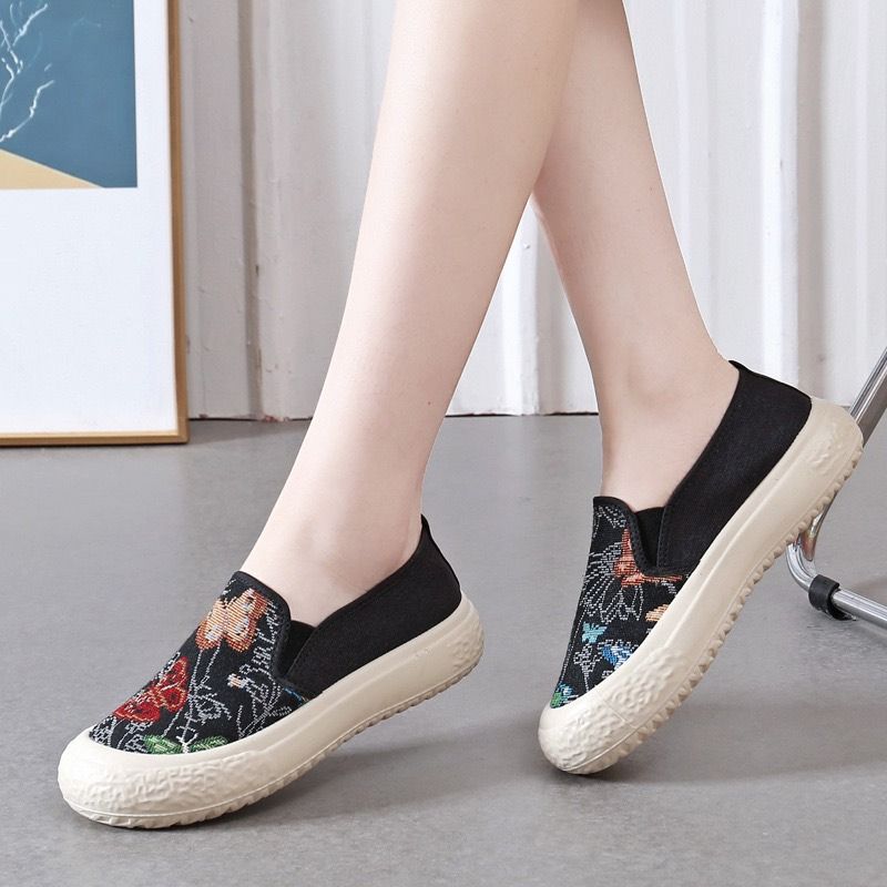 2024 New Shoes Women's Fisherman Shoes Comfortable and Breathable Canvas Shoes One Foot Women's Shoes Soft Sole Not Tired Feet Mom Shoes