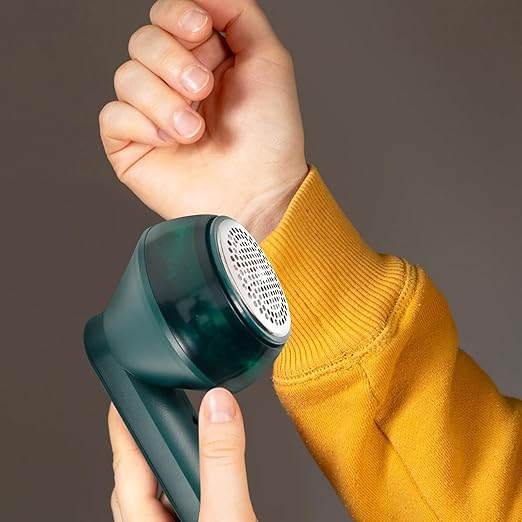 Fabric Shaver, Lint Remover for Clothes, Electric Lint Shaver with 3-Leaf Blades, Purple Sweater Shavers to Remove Pilling for Clothing, Couch, Furniture, Fuzz, Lint Ball, Bobbles, USB Rechargeable