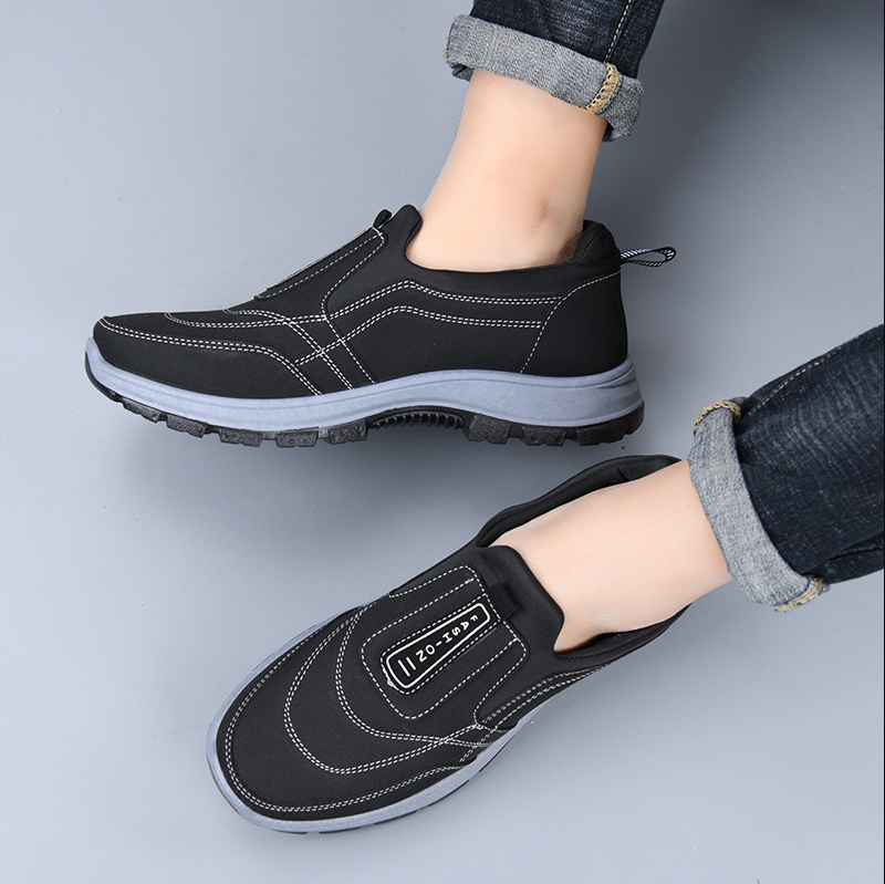 Men's New Korean Casual Running Shoes Lightweight Breathable Soft-Soled Slip-On Thick-Soled Sports Shoes