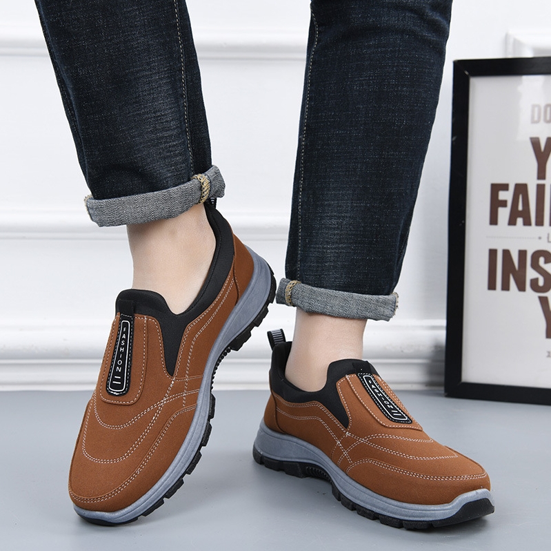 Men's New Korean Casual Running Shoes Lightweight Breathable Soft-Soled Slip-On Thick-Soled Sports Shoes