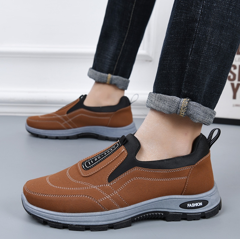 Men's New Korean Casual Running Shoes Lightweight Breathable Soft-Soled Slip-On Thick-Soled Sports Shoes