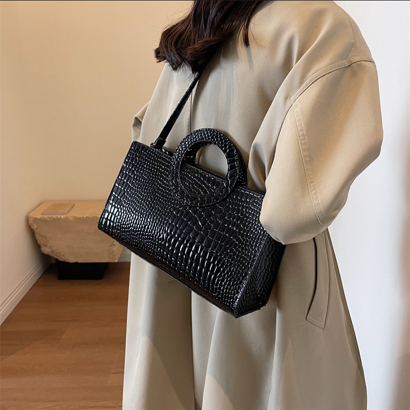 Women's Trendy Crocodile-Pattern Niche Design Stylish Minimalist Hoop Handbag