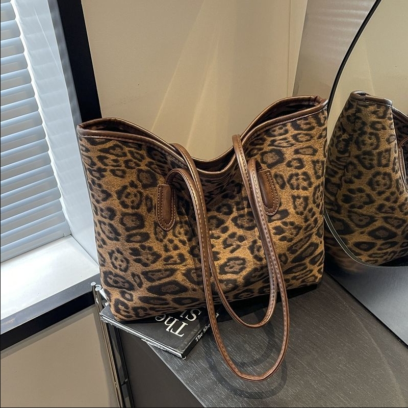 Stylish Vintage Leopard Print Tote Bag Luxurious And Large Capacity For Women