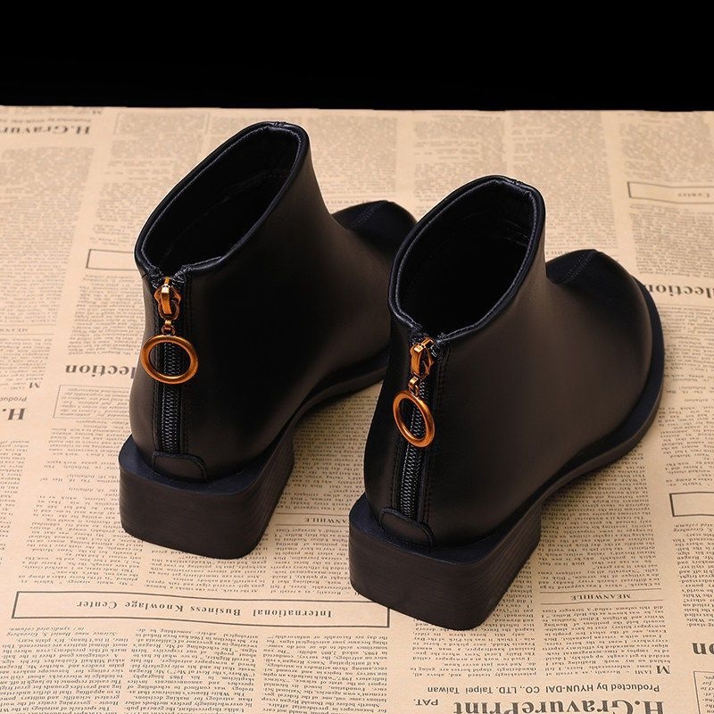 Women's British-Style Martin Boots With A Block Heel Are Versatile And Stylish.