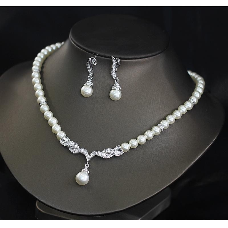 Elegant Angel Wing Pearl Necklace Choker Set - High-End Luxury Versatile Accessories