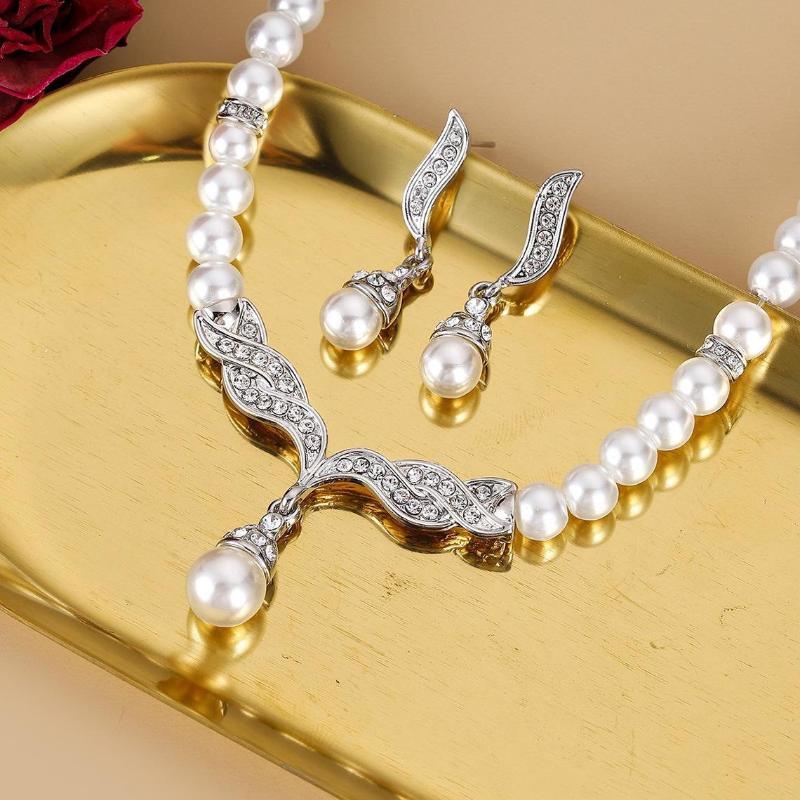 Elegant Angel Wing Pearl Necklace Choker Set - High-End Luxury Versatile Accessories