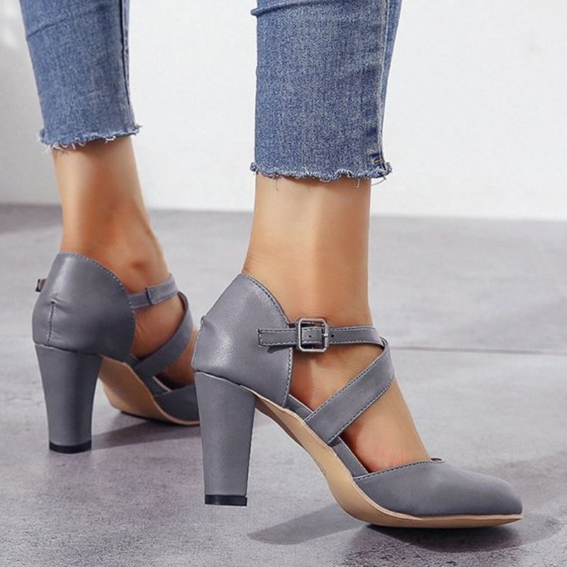 Round Toe Open-Toe Stylish Retro Buckled Chunky Heel Sandals