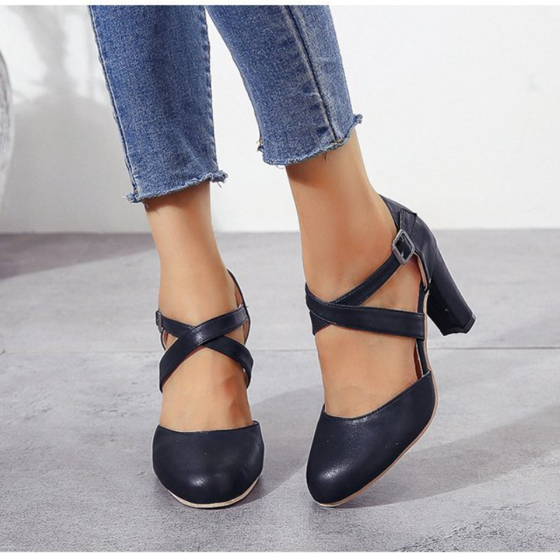 Round Toe Open-Toe Stylish Retro Buckled Chunky Heel Sandals